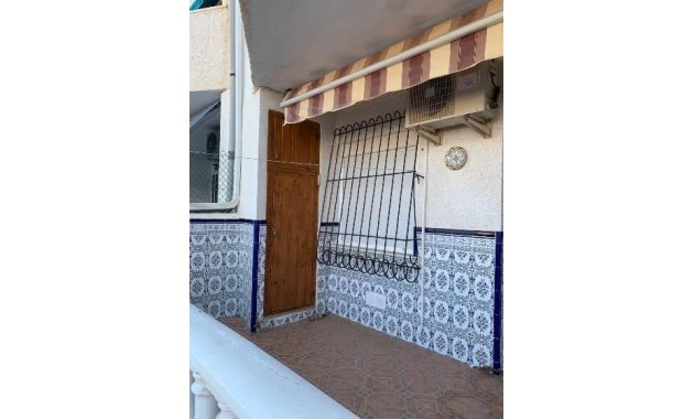 Venta - Bungalow -
Orihuela Costa - La Regia