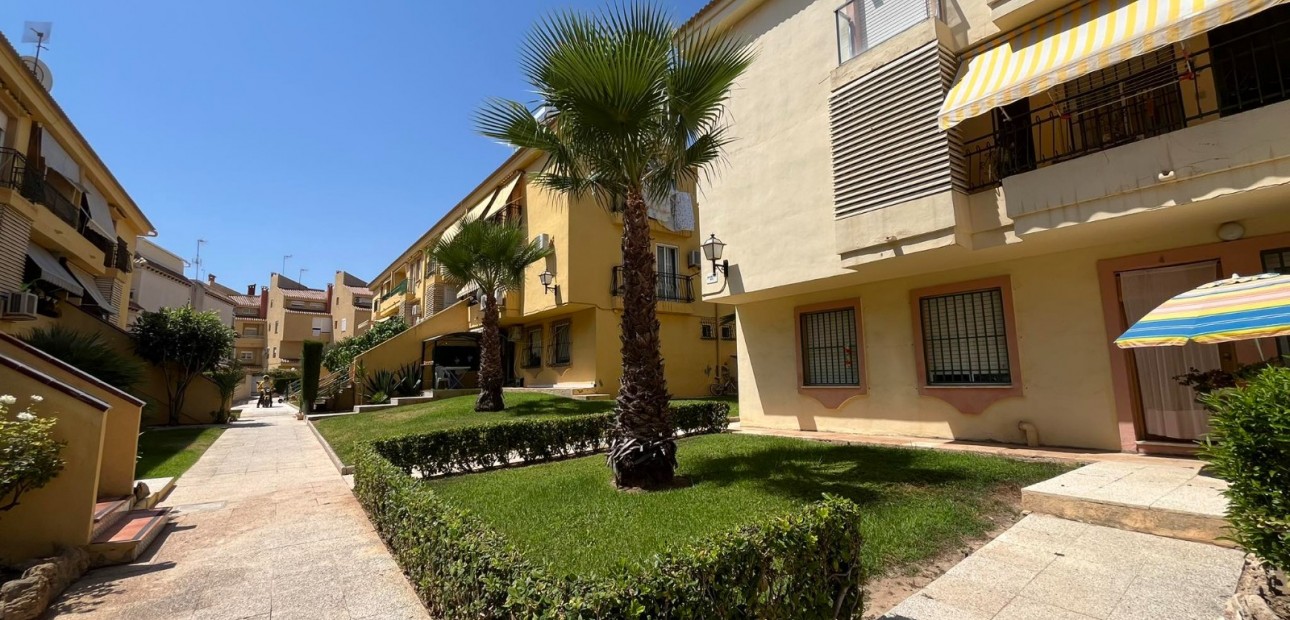 Herverkoop - Appartement / flat -
Torrevieja - Mar Azul