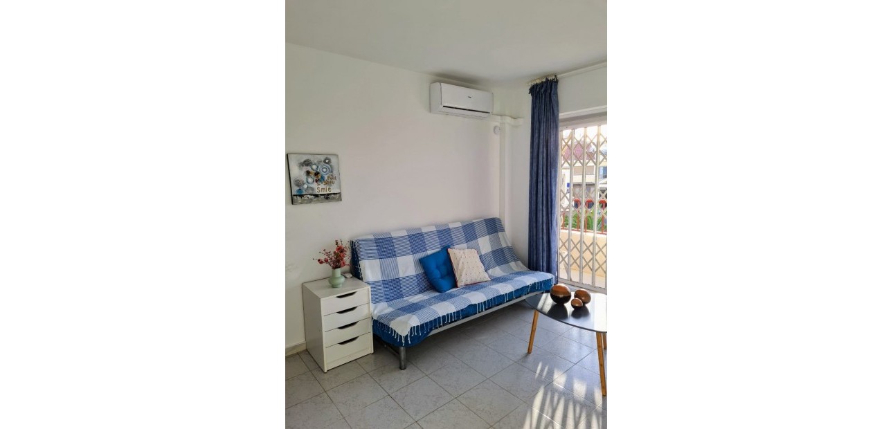 Sale - Apartment / flat -
Torrevieja - La Mata