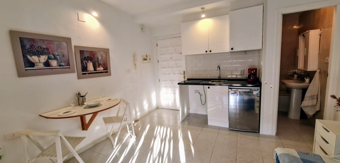 Sale - Apartment / flat -
Torrevieja - La Mata