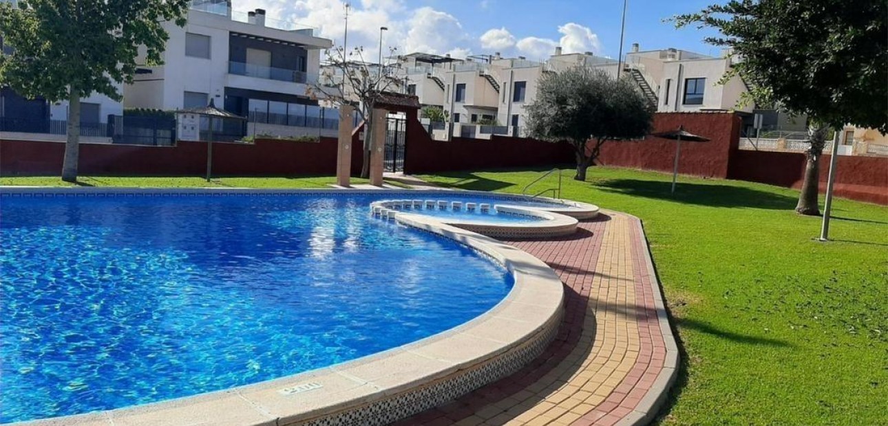 Herverkoop - Bungalow -
Orihuela Costa - PAU 26