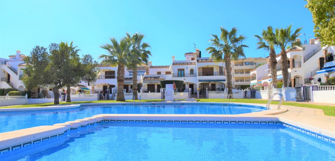 Sale - Apartment / flat -
Orihuela Costa - Playa Flamenca