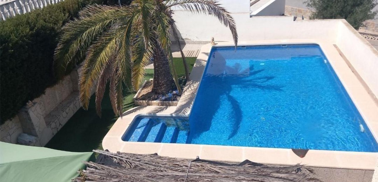 Sale - Villa -
Torrevieja - Los altos