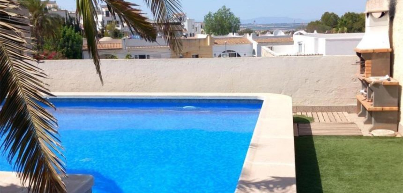 Herverkoop - Villa -
Torrevieja - Los altos