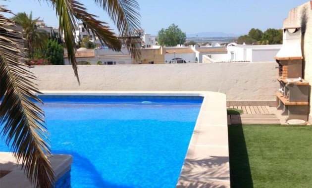 Herverkoop - Villa -
Torrevieja - Los altos