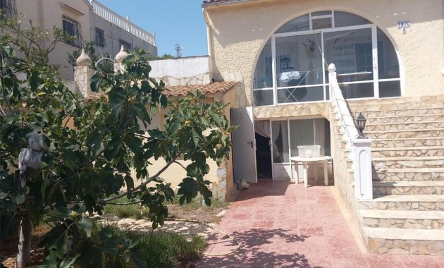 Sale - Villa -
Torrevieja - Los altos