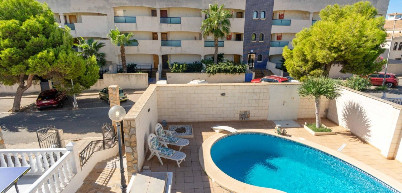 Herverkoop - Villa -
Orihuela Costa - La Zenia