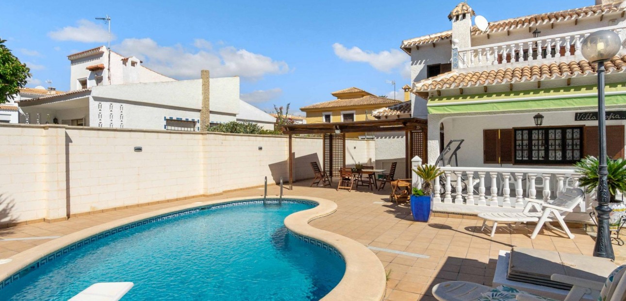 Venta - Villa -
Orihuela Costa - La Zenia