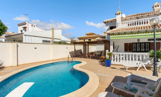 Sale - Villa -
Orihuela Costa - La Zenia