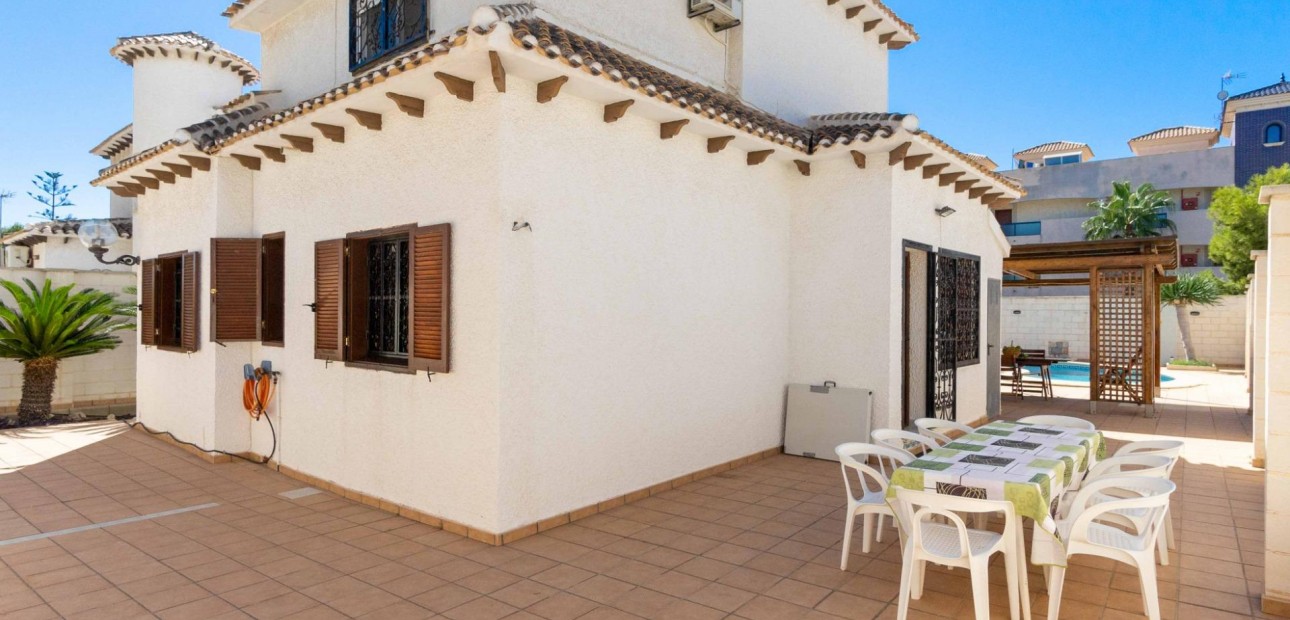 Venta - Villa -
Orihuela Costa - La Zenia