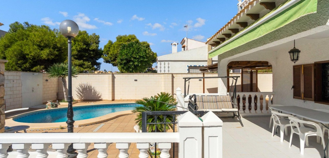 Sale - Villa -
Orihuela Costa - La Zenia