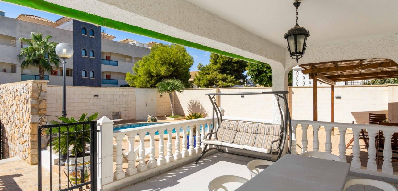 Sale - Villa -
Orihuela Costa - La Zenia