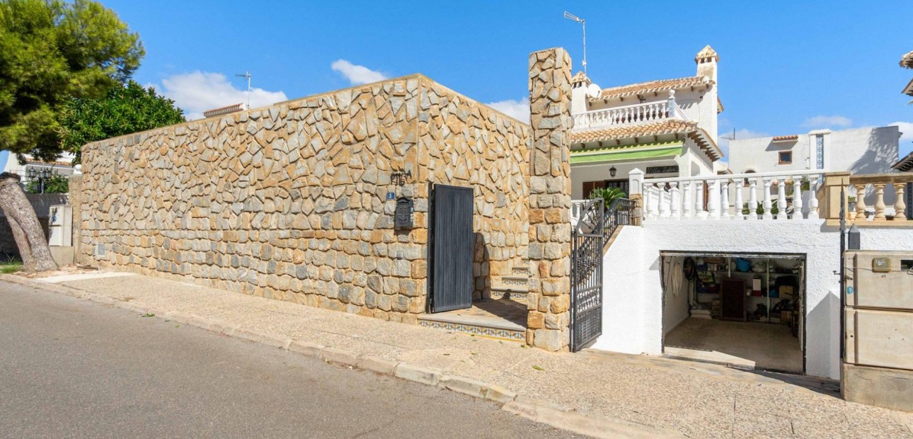 Venta - Villa -
Orihuela Costa - La Zenia