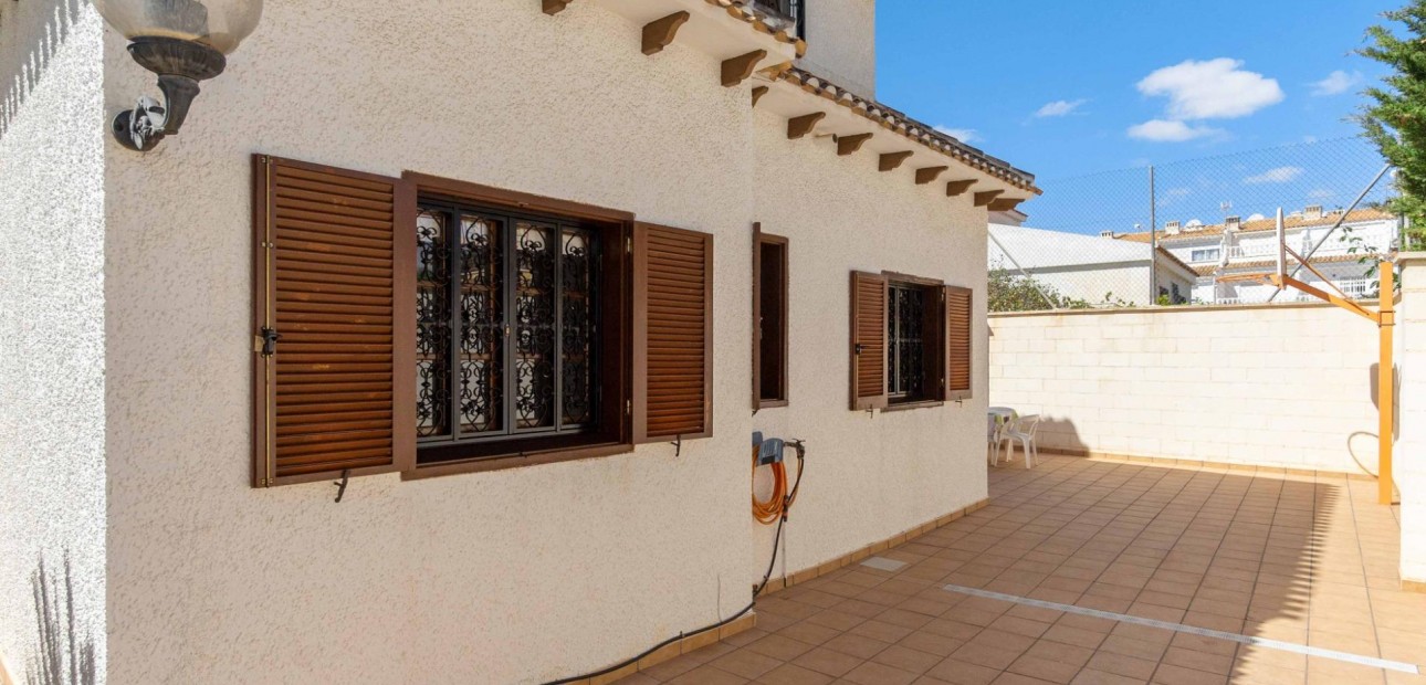 Venta - Villa -
Orihuela Costa - La Zenia