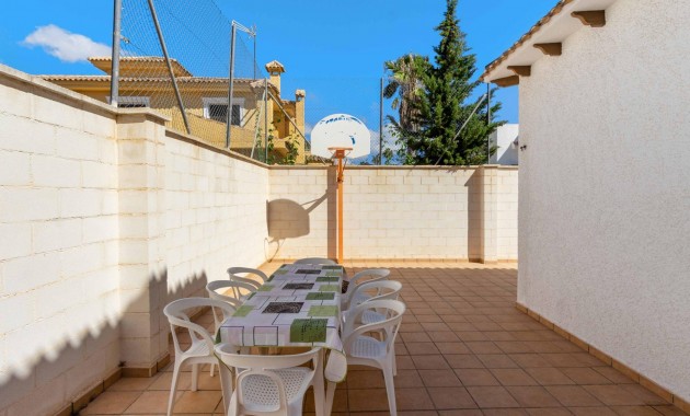 Sale - Villa -
Orihuela Costa - La Zenia