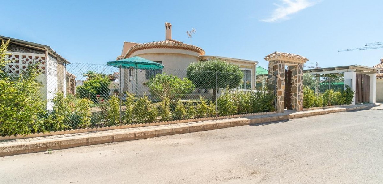 Sale - Villa -
Orihuela Costa - Playa Flamenca