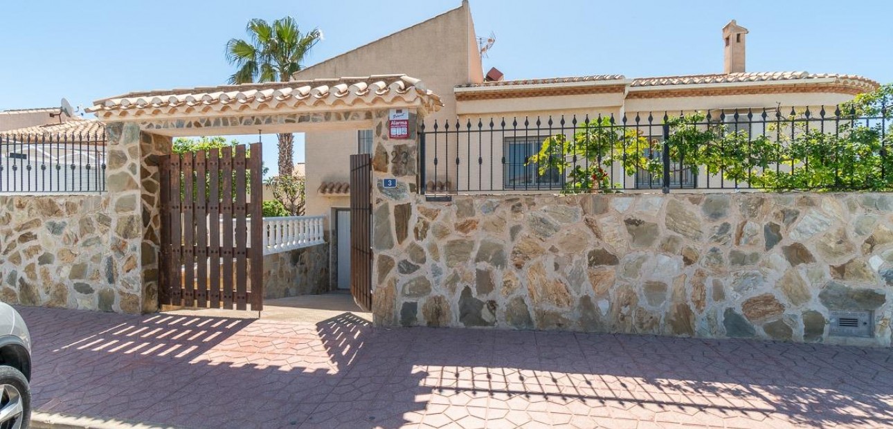 Sale - Villa -
Orihuela Costa - Playa Flamenca