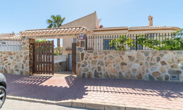 Venta - Villa -
Orihuela Costa - Playa Flamenca