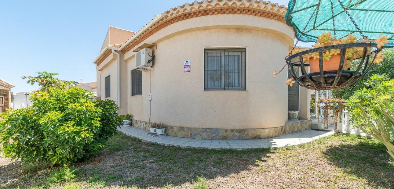 Sale - Villa -
Orihuela Costa - Playa Flamenca