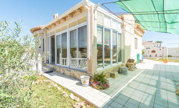 Sale - Villa -
Orihuela Costa - Playa Flamenca