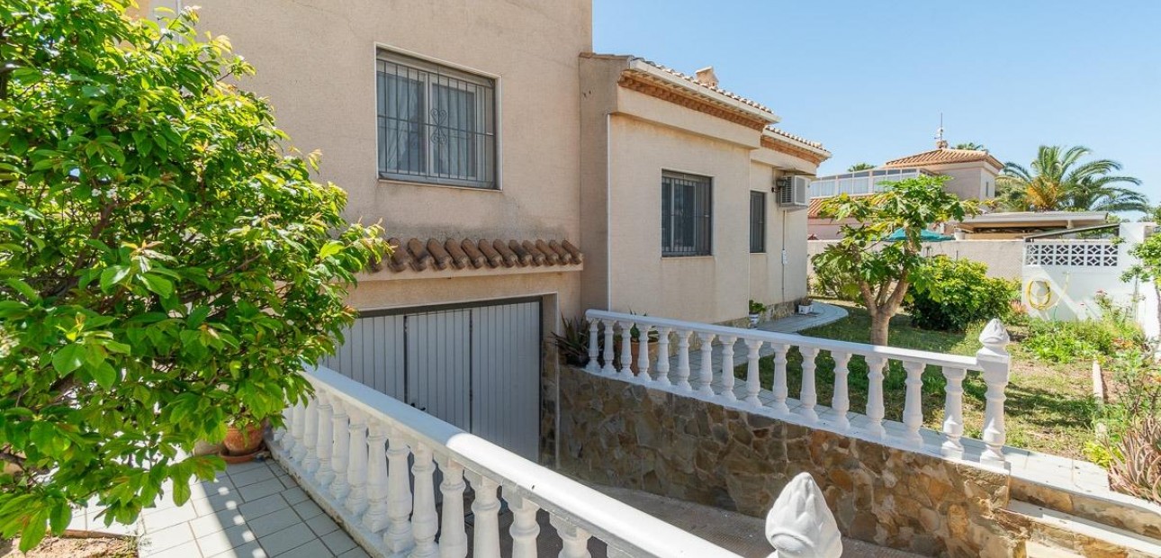 Venta - Villa -
Orihuela Costa - Playa Flamenca