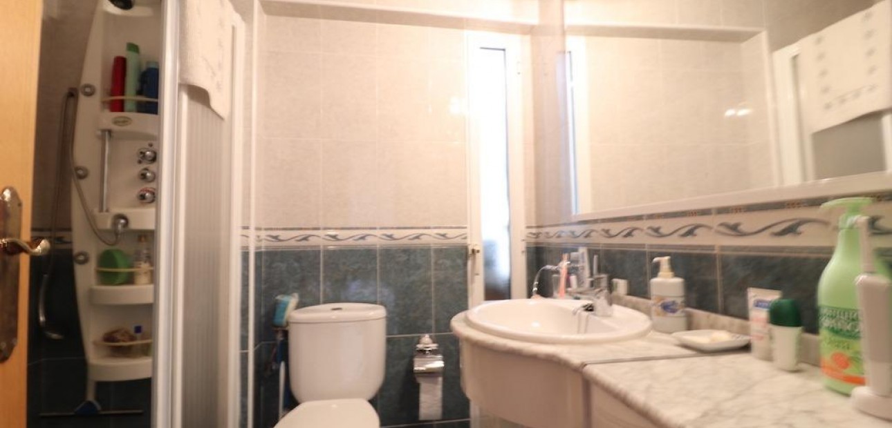 Venta - Apartamento / piso -
Torrevieja