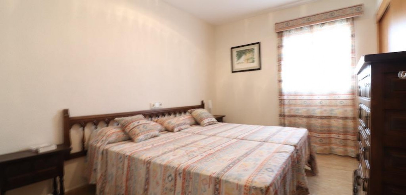 Venta - Apartamento / piso -
Torrevieja