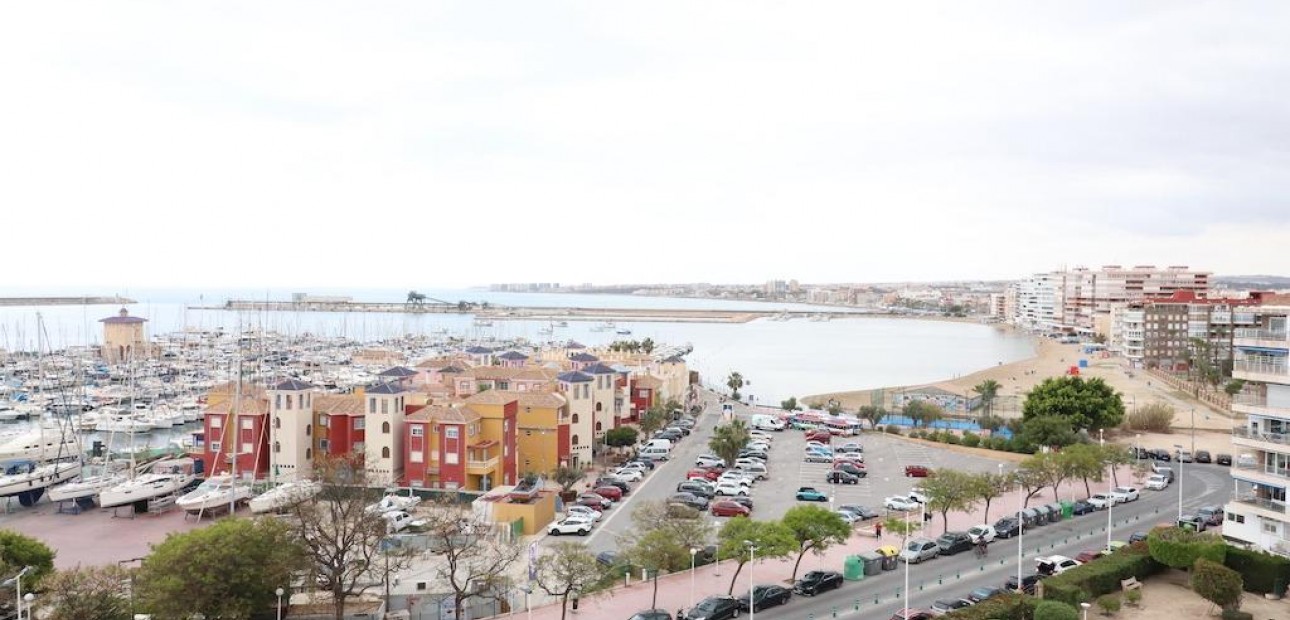 Venta - Apartamento / piso -
Torrevieja