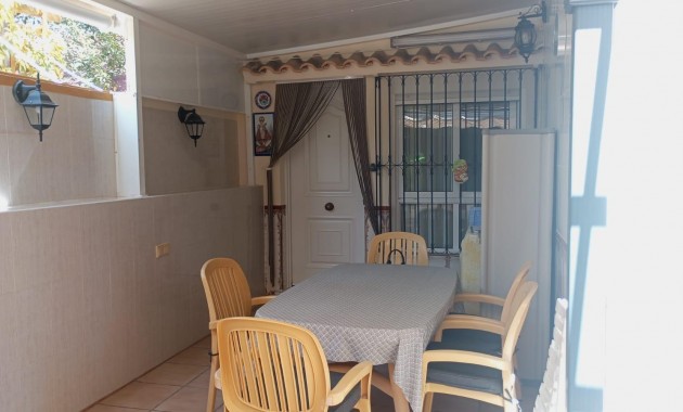 Sale - Bungalow -
Torrevieja - Los altos