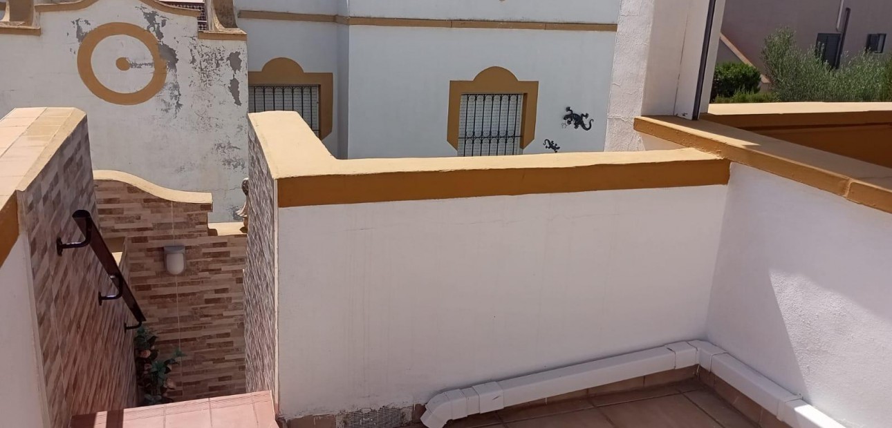 Sale - Bungalow -
Torrevieja - Los altos