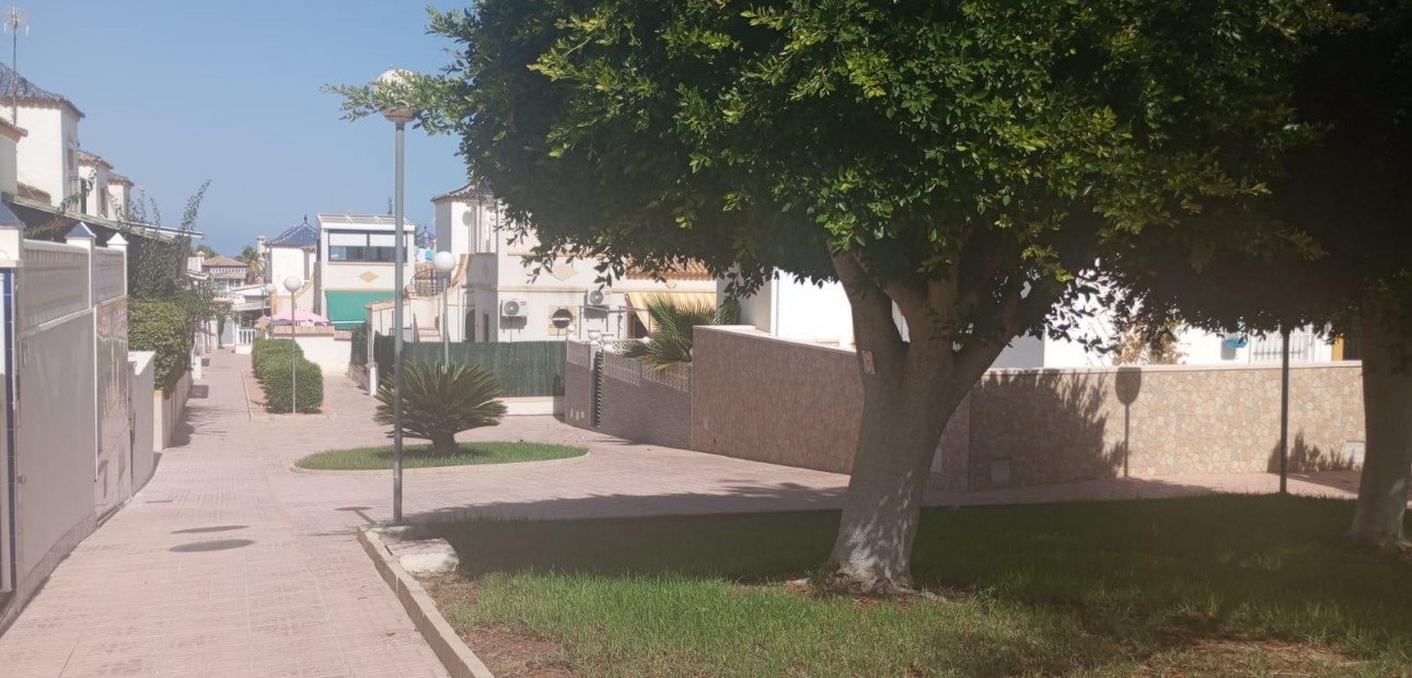 Venta - Bungalow -
Torrevieja - Los altos