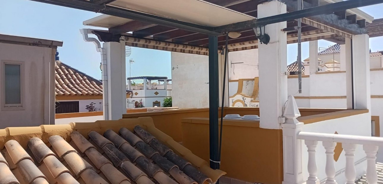 Sale - Bungalow -
Torrevieja - Los altos