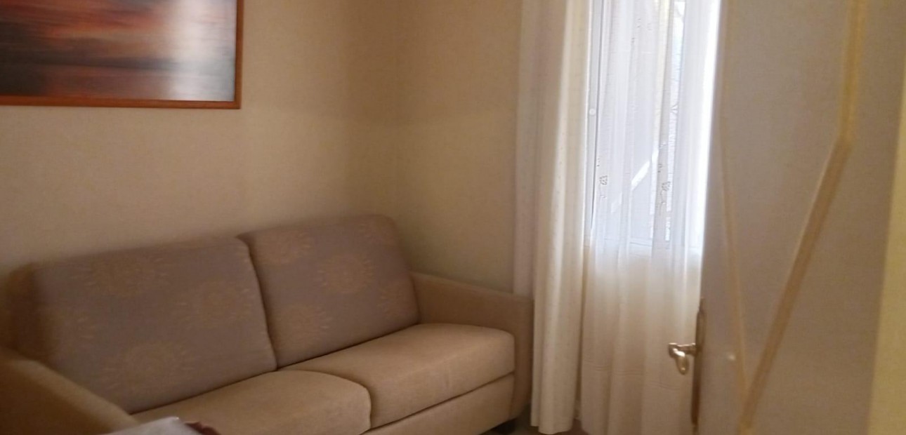 Sale - Bungalow -
Torrevieja - Los altos