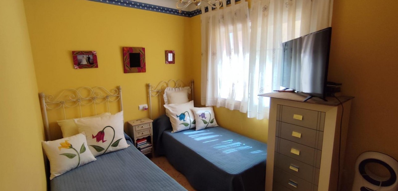 Sale - Villa -
Torrevieja - La Mata