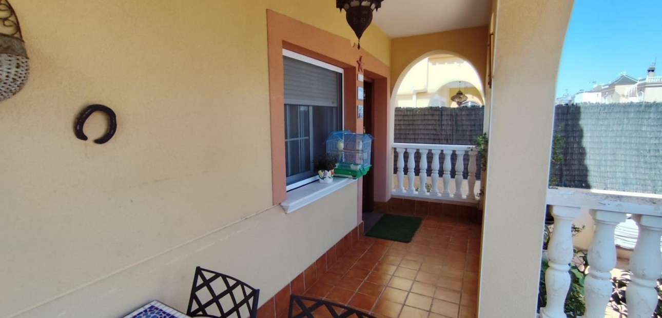 Sale - Villa -
Torrevieja - La Mata