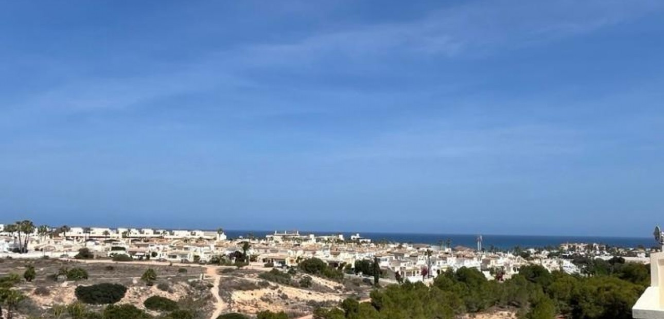 Herverkoop - duplex -
Orihuela Costa - Punta Prima