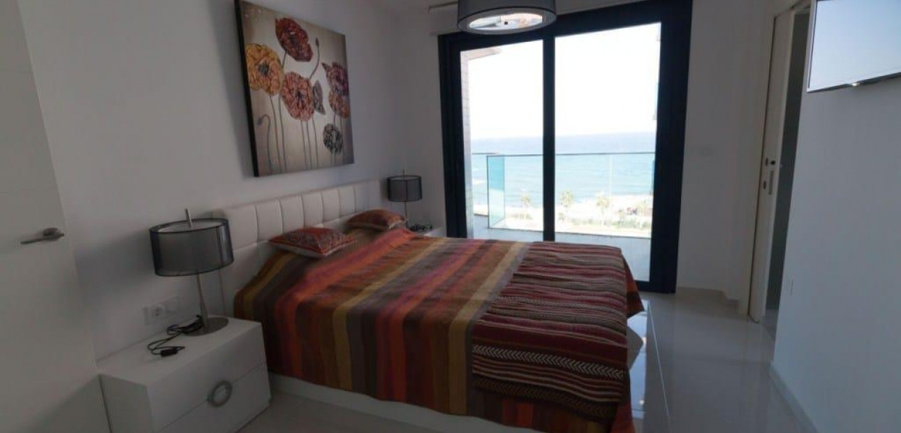 Sale - Apartment / flat -
Torrevieja - Punta prima