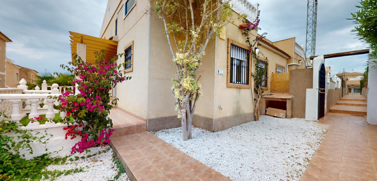 Herverkoop - Quad Villa -
San Miguel de Salinas - BLUE LAGOON