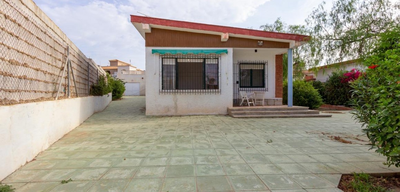 Sale - Villa -
Torrevieja - Aguas nuevas 1