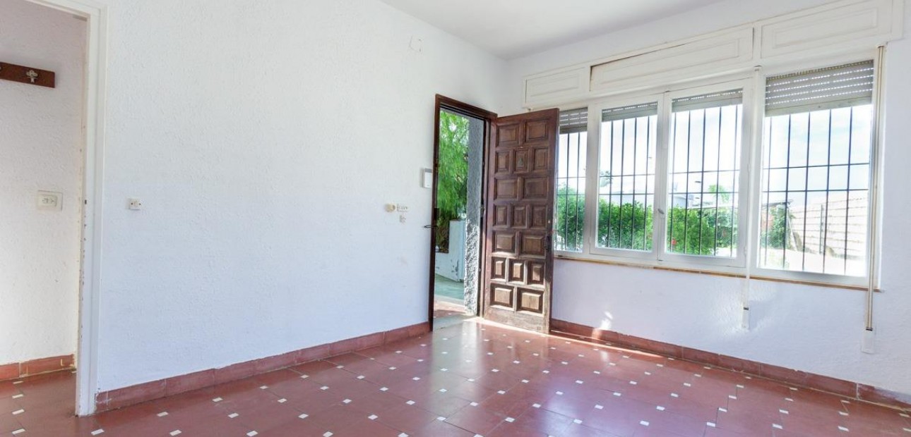 Sale - Villa -
Torrevieja - Aguas nuevas 1