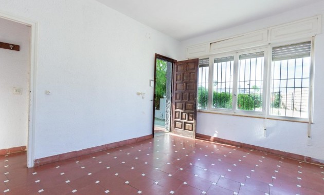 Sale - Villa -
Torrevieja - Aguas nuevas 1