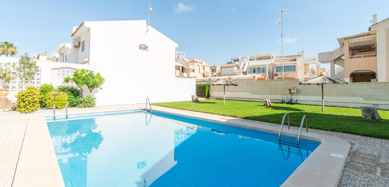 Venta - Terraced house -
Torrevieja - Los Frutales