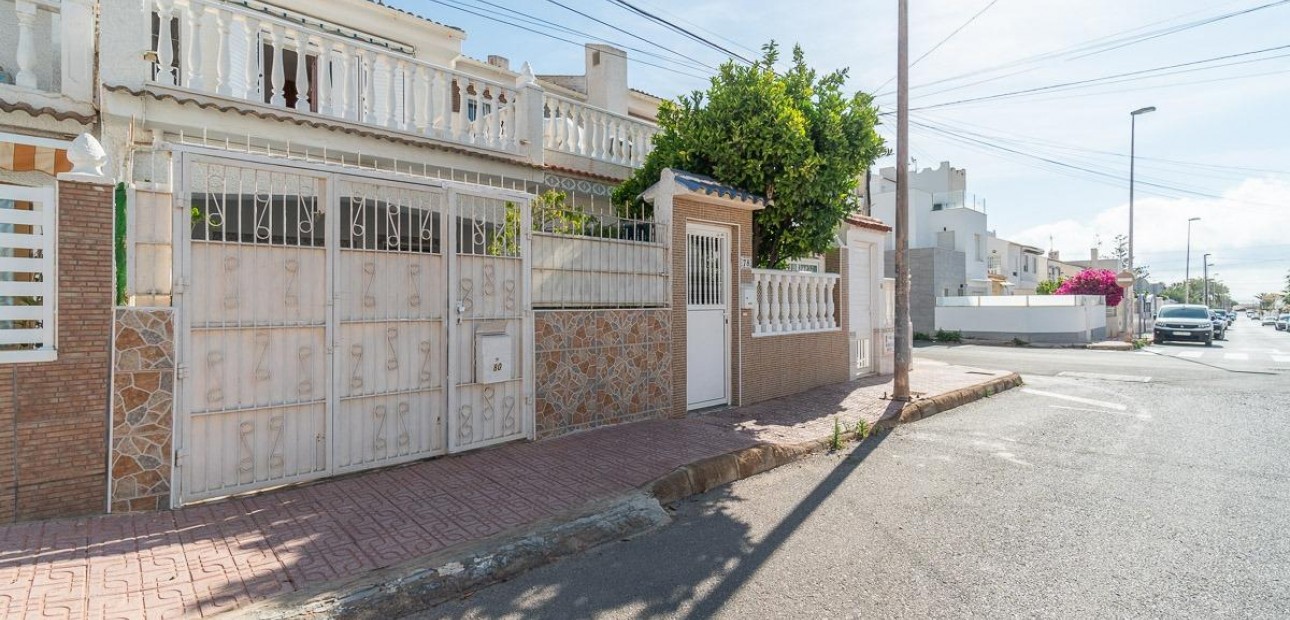 Venta - Terraced house -
Torrevieja - Los Frutales