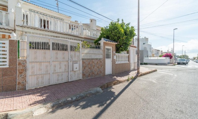 Venta - Terraced house -
Torrevieja - Los Frutales