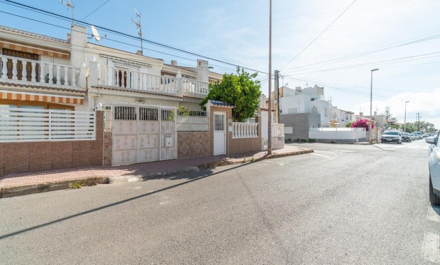 Sale - Terraced house -
Torrevieja - Los Frutales