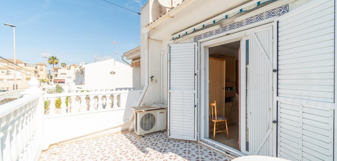 Sale - Terraced house -
Torrevieja - Los Frutales