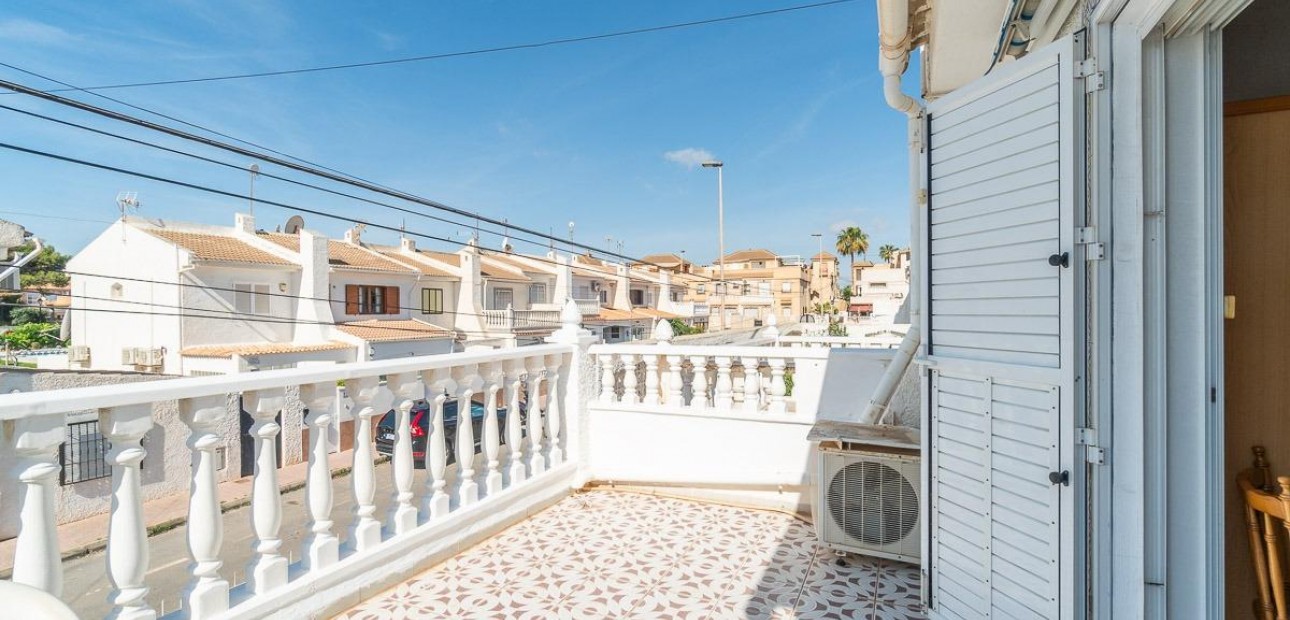 Sale - Terraced house -
Torrevieja - Los Frutales