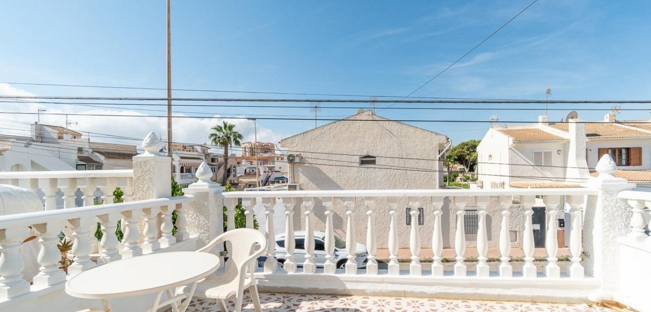 Sale - Terraced house -
Torrevieja - Los Frutales