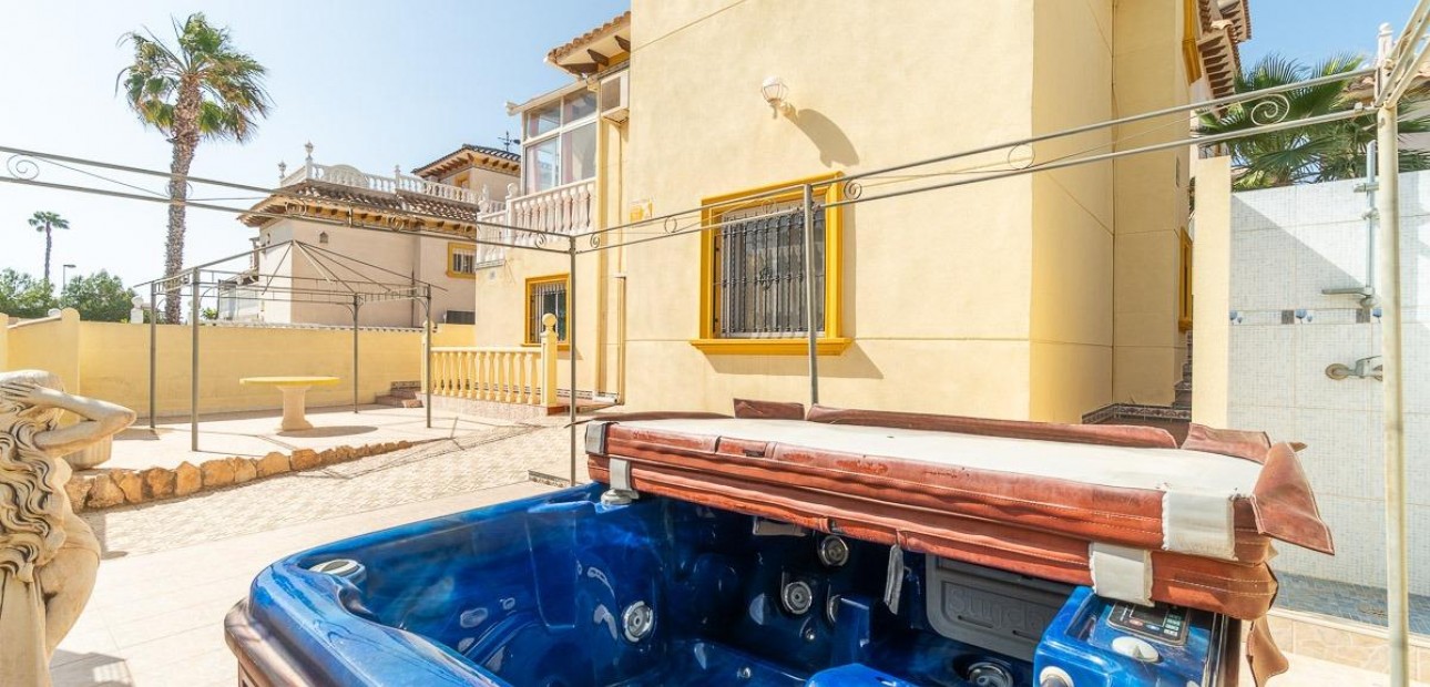 Venta - Villa -
Orihuela Costa - La Zenia