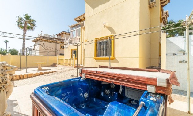 Venta - Villa -
Orihuela Costa - La Zenia